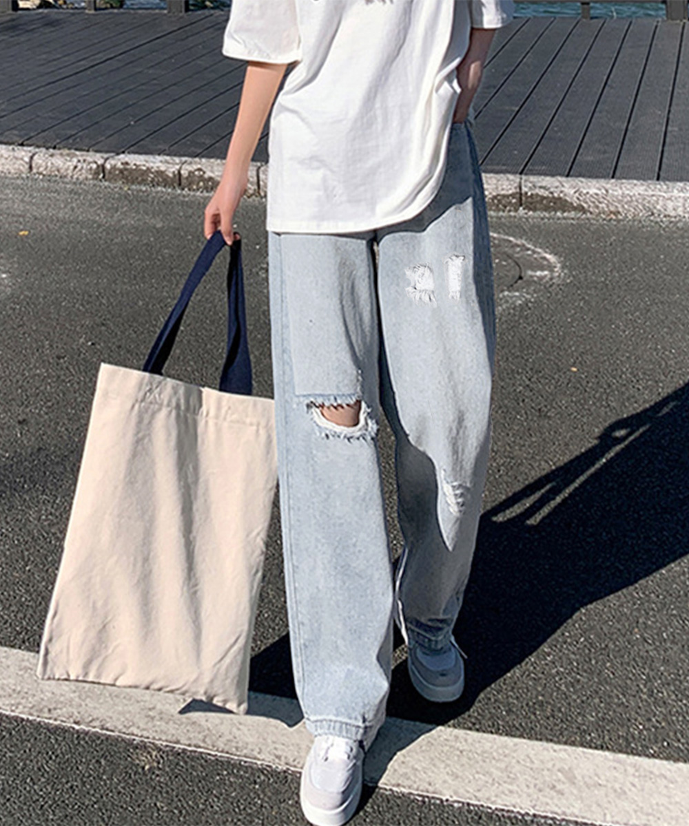 カジュアルコーデ ハイウエストダメージ加工デニムパンツ