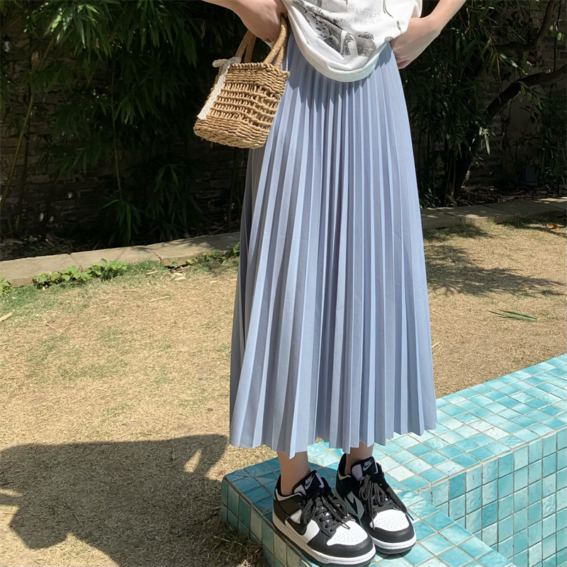 カジュアルコーデ ふんわりプリーツロングスカート
