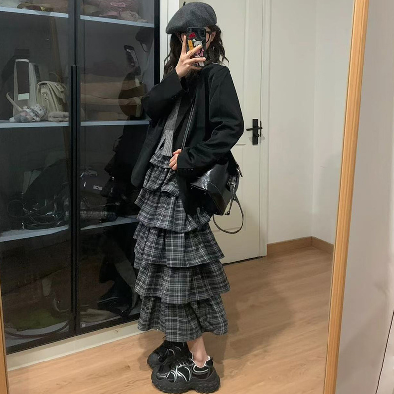 カジュアルコーデ ティアードフリル格子柄ロングスカート