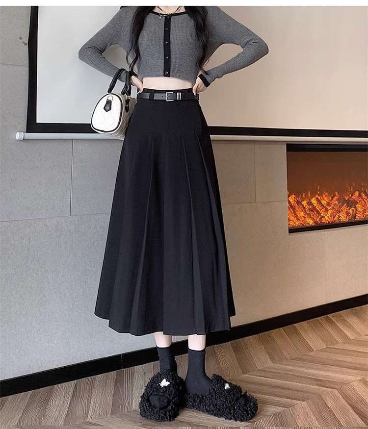 カジュアルコーデ  プリーツロングスカート