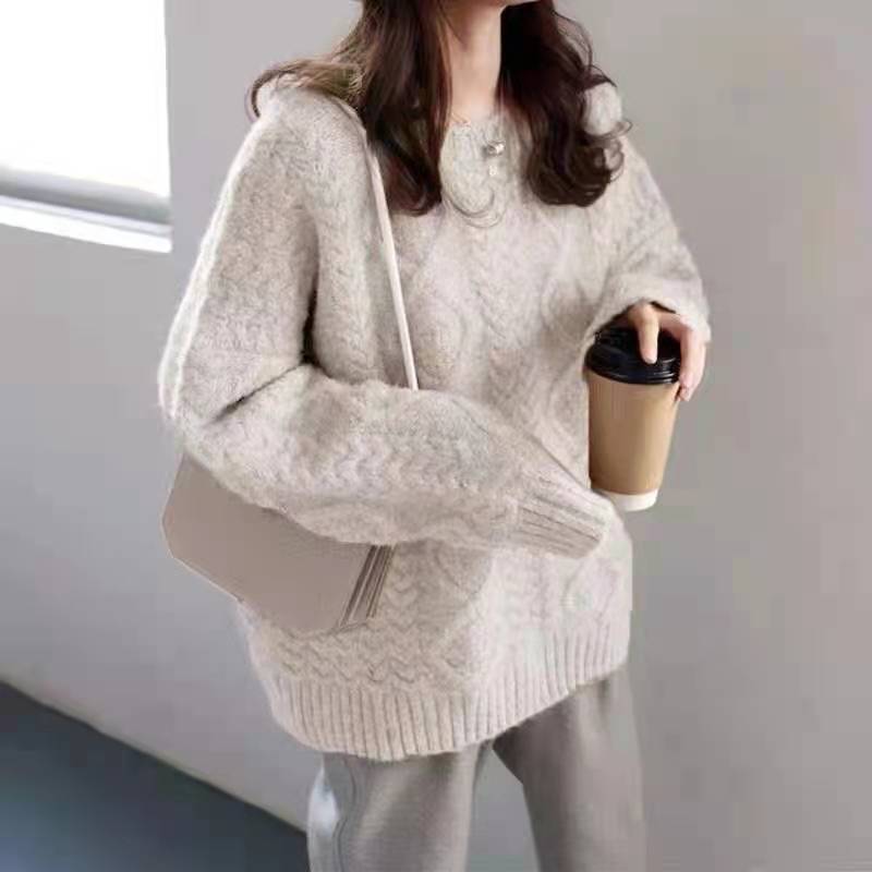 カジュアルコーデ ケーブル編みニット セーター ゆったり フェミニン トップス