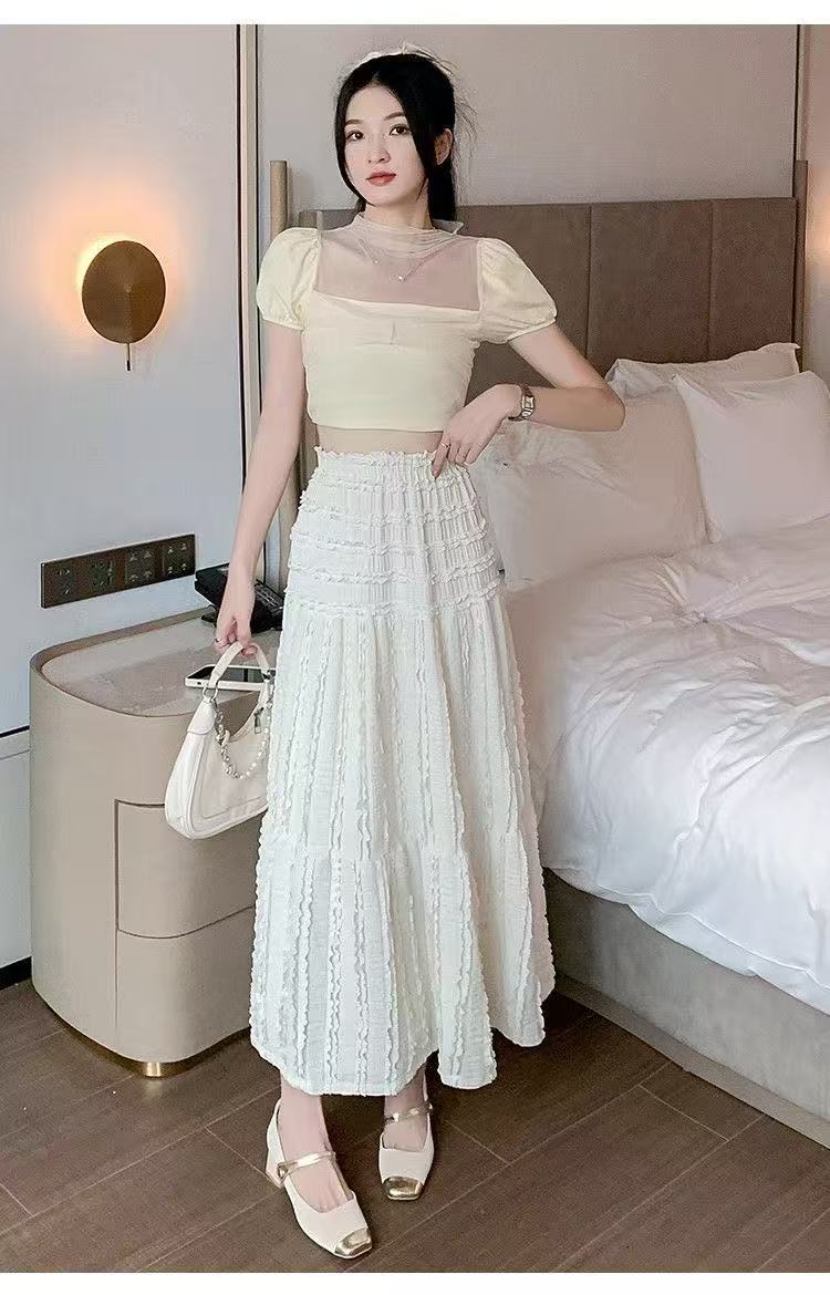 カジュアルコーデ ふんわりシャーリングロングスカート