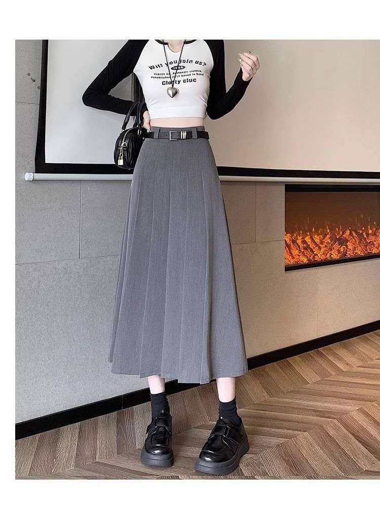カジュアルコーデ  プリーツロングスカート