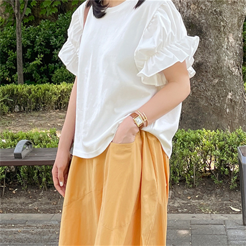 カジュアルコーデ フリル袖ゆったりブラウス