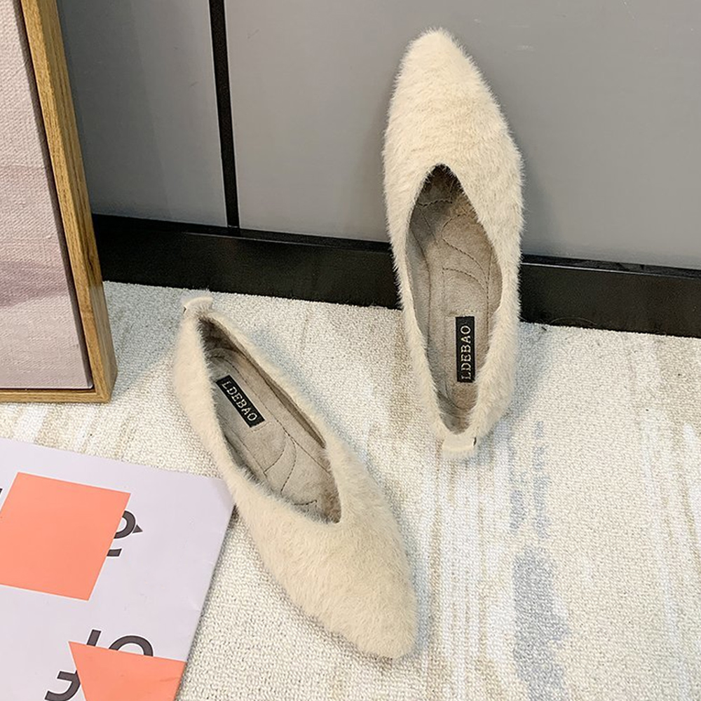 カジュアルコーデ もこもこファースニーカー レディース 浅口 ぺたんこ靴