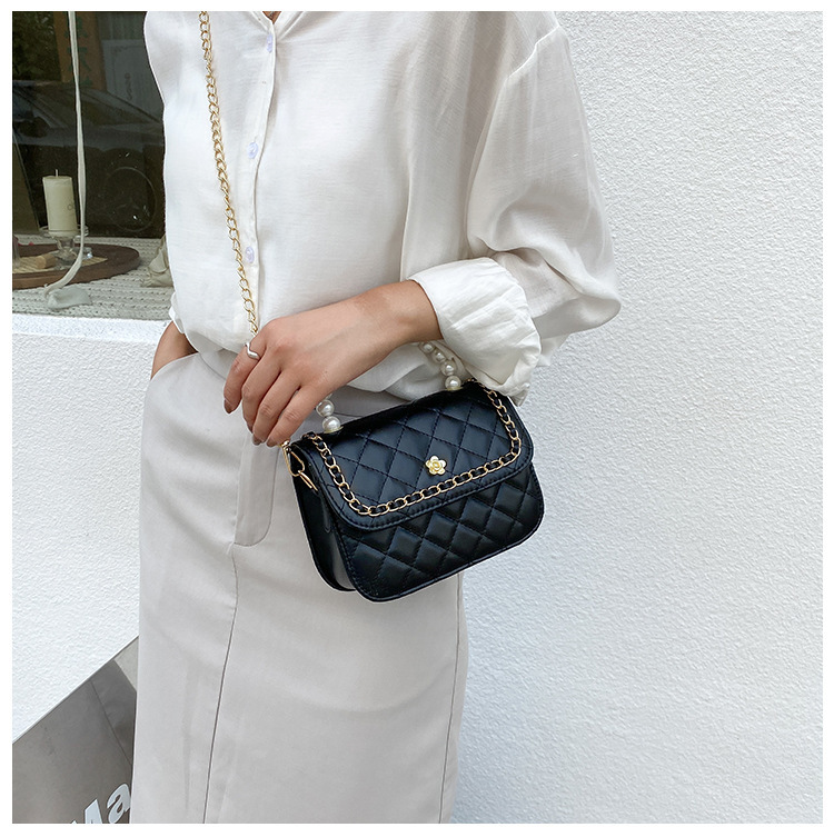 チェーン バッグ キルト柄ショルダーバッグ パール取手 軽量 通勤通学