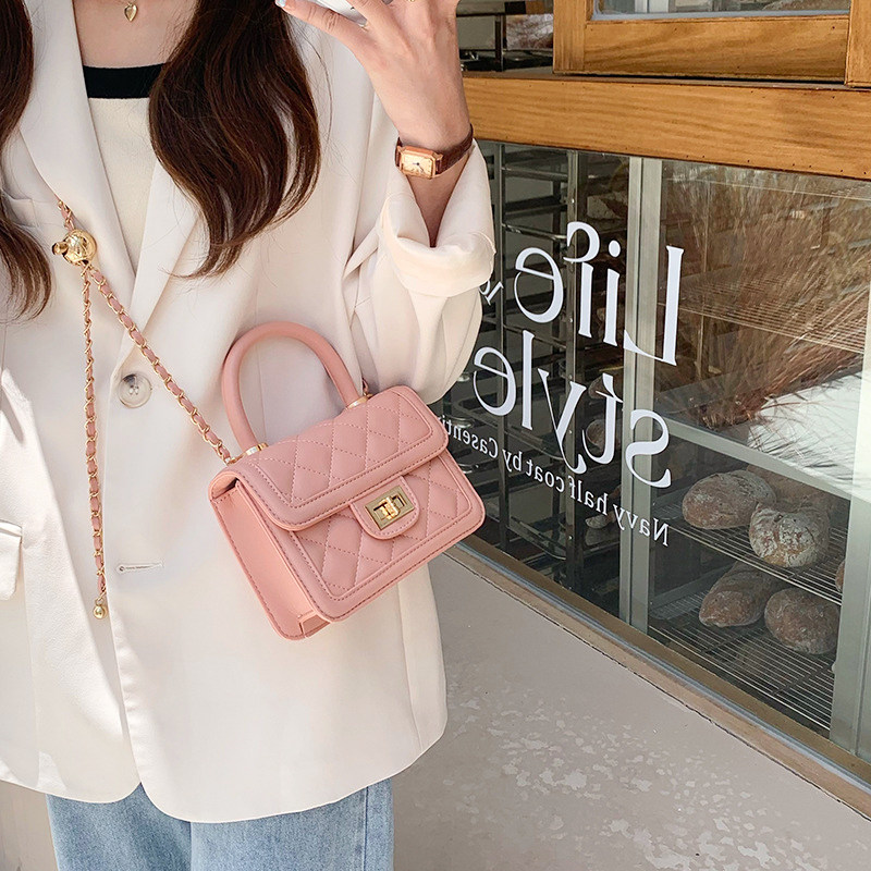 チェーン バッグ キルティングステッチ金具付きミニハンドバッグ