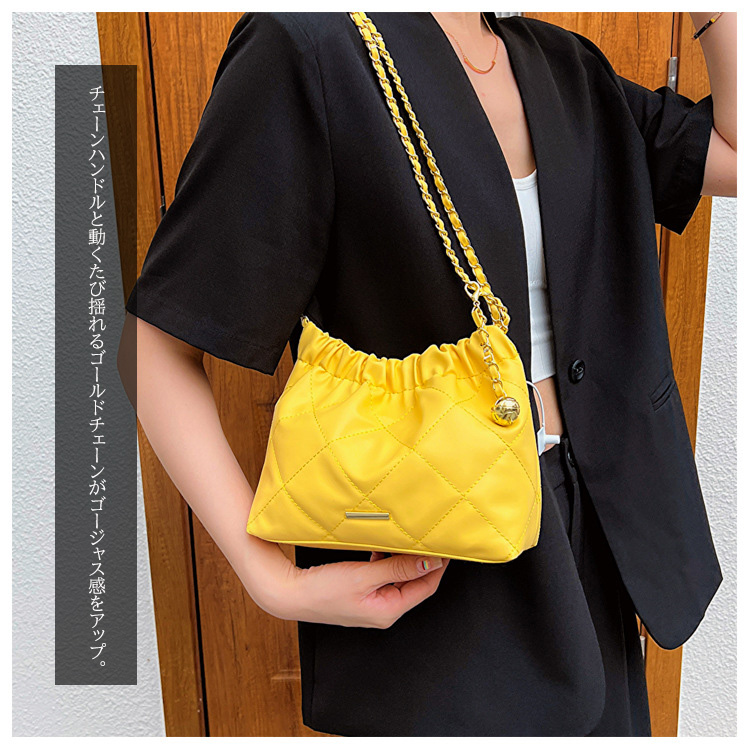 チェーン バッグ キルティング巾着型ミニバッグ チェーン付き黒