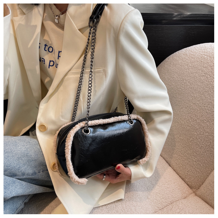 チェーン バッグ 2025新作 ボア付きミニチェーンショルダーバッグ