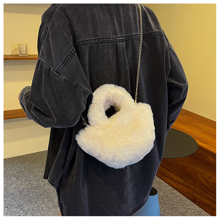 チェーン バッグ ふわふわフェイクファーミニバッグチェーン付き