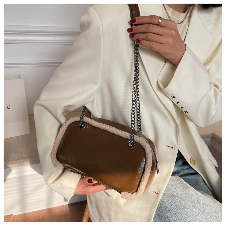 チェーン バッグ 2025新作 ボア付きミニチェーンショルダーバッグ