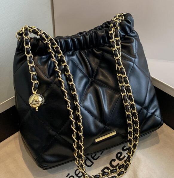 キルティング チェーン バッグ レディース 斜め掛け 肩掛け