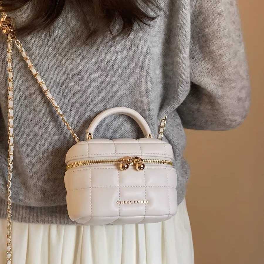 チェーンバッグ ミニ キルティング化粧ポーチ風ミニバッグ