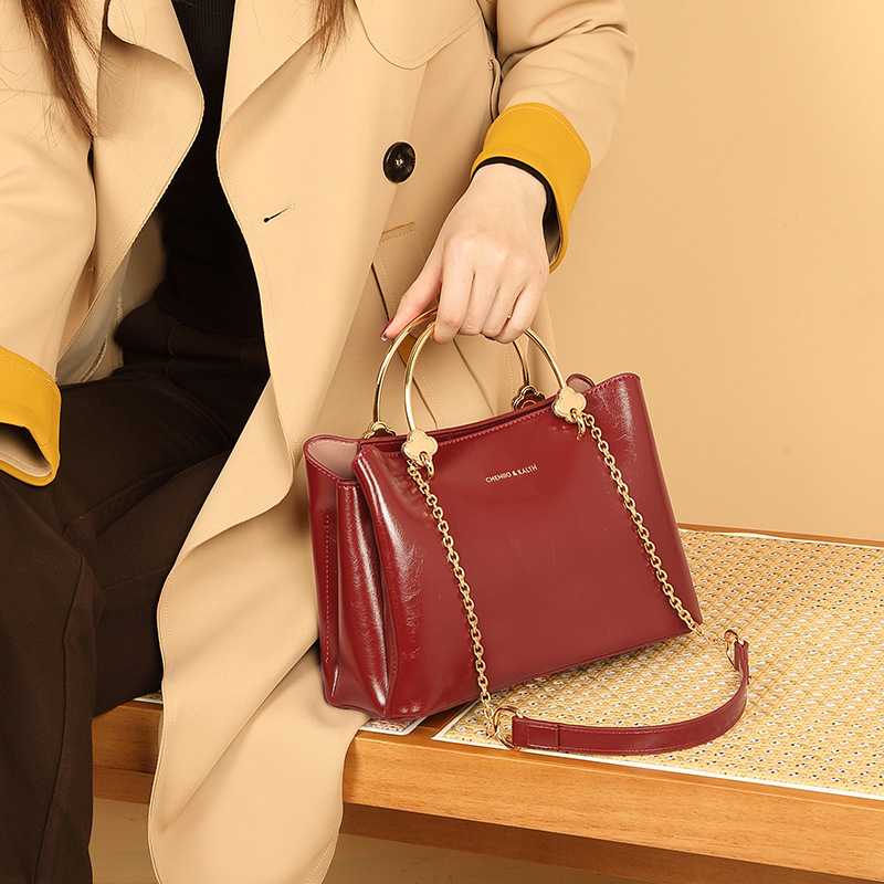 チェーンバッグ トート 上品な輝きメタルハンドルトート