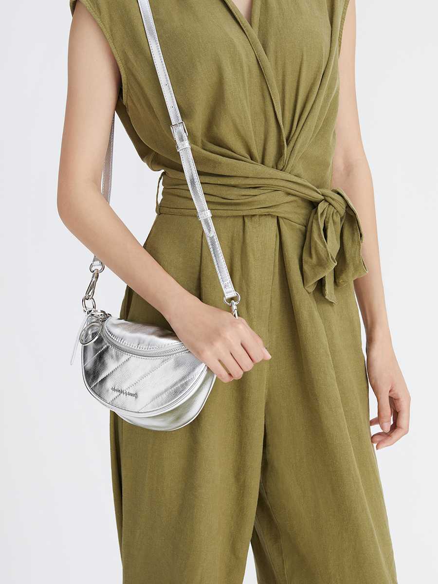 チェーン バッグ 月型メタリックチェーンショルダー