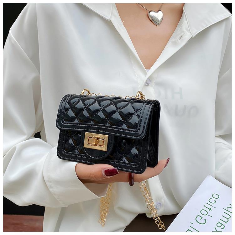 チェーン バッグ 艶やかキルティング ミニ チェーン ショルダー バッグ