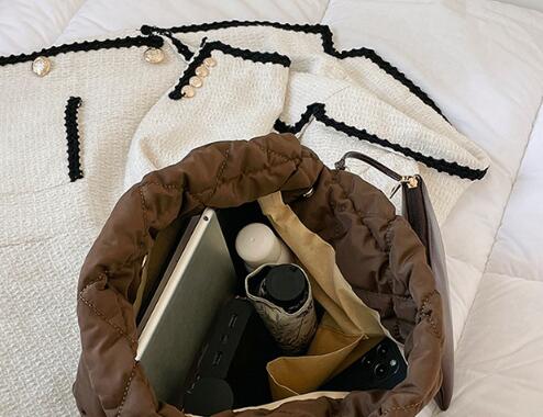 チェーン バッグ 秋冬大容量キルティングバッグ チェーン付き斜め掛けショルダー