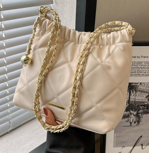 キルティング チェーン バッグ レディース 斜め掛け 肩掛け