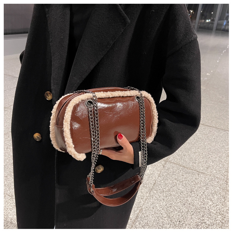 チェーン バッグ 2025新作 ボア付きミニチェーンショルダーバッグ