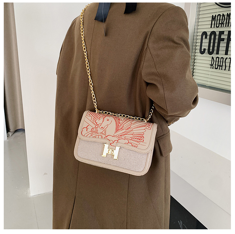 チェーン バッグ 刺繍柄ミニショルダーバッグ 金チェーン付き斜め掛け