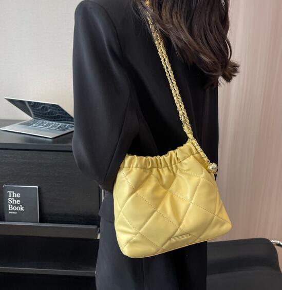 キルティング チェーン バッグ レディース 斜め掛け 肩掛け