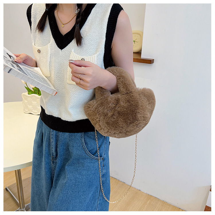チェーン バッグ ふわふわフェイクファーミニバッグチェーン付き