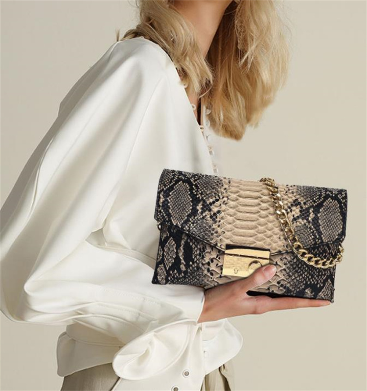 チェーン バッグ 蛇革風チェーン付きショルダーバッグ