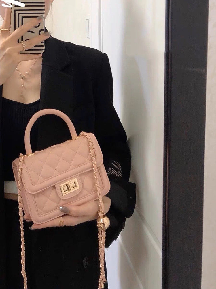 チェーン バッグ キルティングステッチ二重ロック金具付きショルダーバッグ