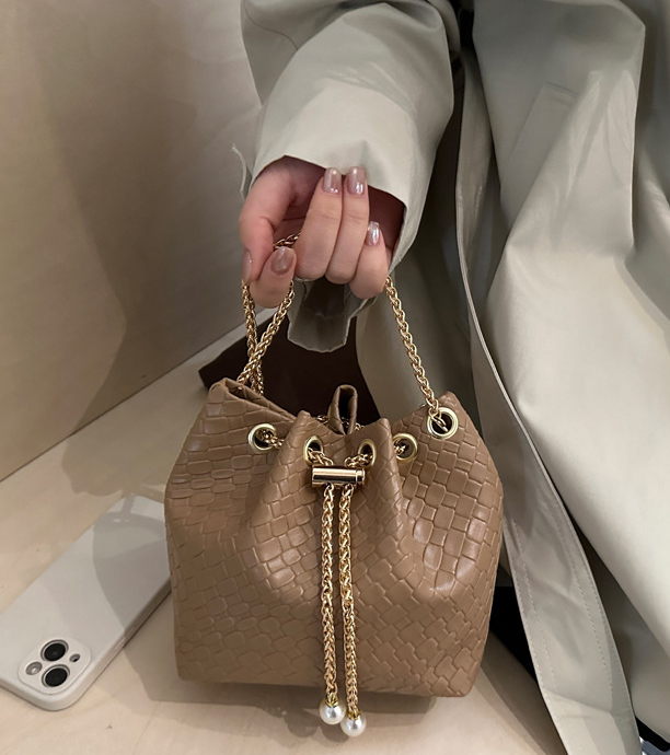 チェーン バッグ 新作女性用小さめ巾着型チェーン付き斜め掛け鞄