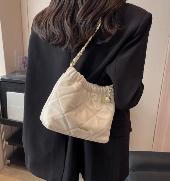 キルティング チェーン バッグ レディース 斜め掛け 肩掛け