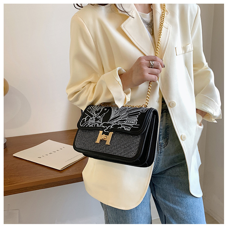 チェーン バッグ 刺繍柄ミニショルダーバッグ 金チェーン付き斜め掛け