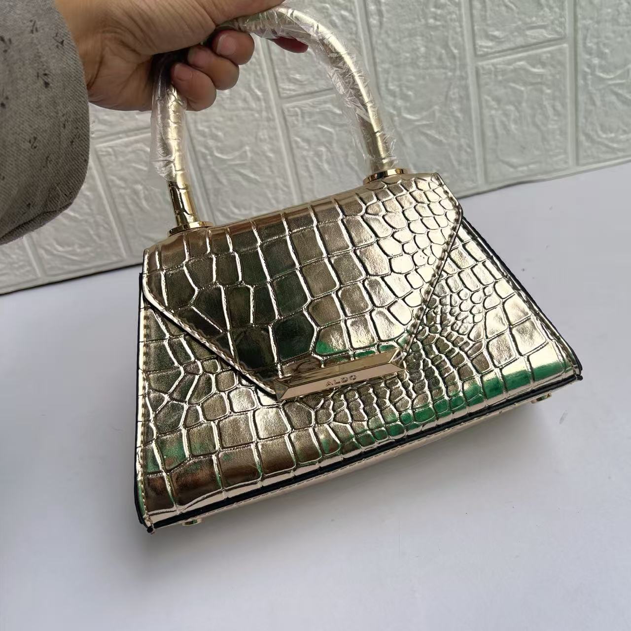 チェーン バッグ クロコ調ショルダーバッグ