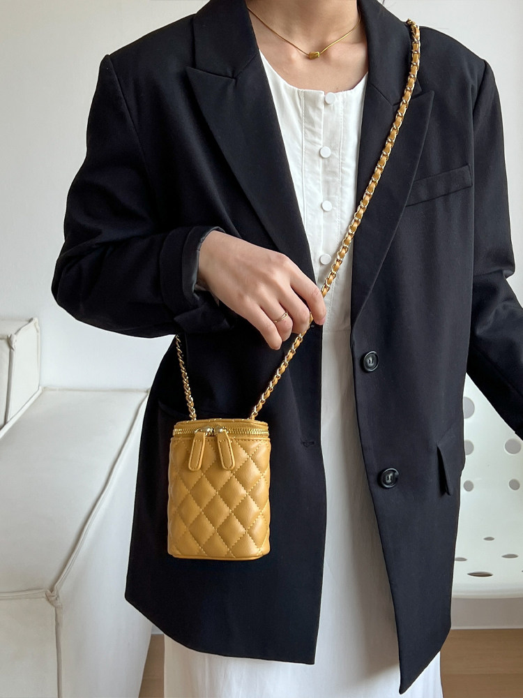 チェーン バッグ キルティングステッチ縦型ミニチェーンショルダーバッグ