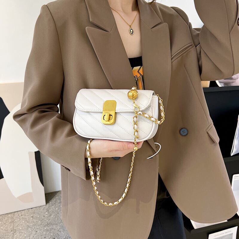 チェーン バッグ キルティング風金具付きショルダーチェーンバッグ