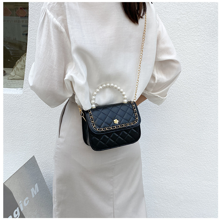 チェーン バッグ キルト柄ショルダーバッグ パール取手 軽量 通勤通学