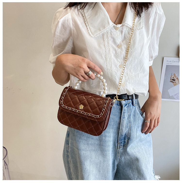 チェーン バッグ キルト柄ショルダーバッグ パール取手 軽量 通勤通学
