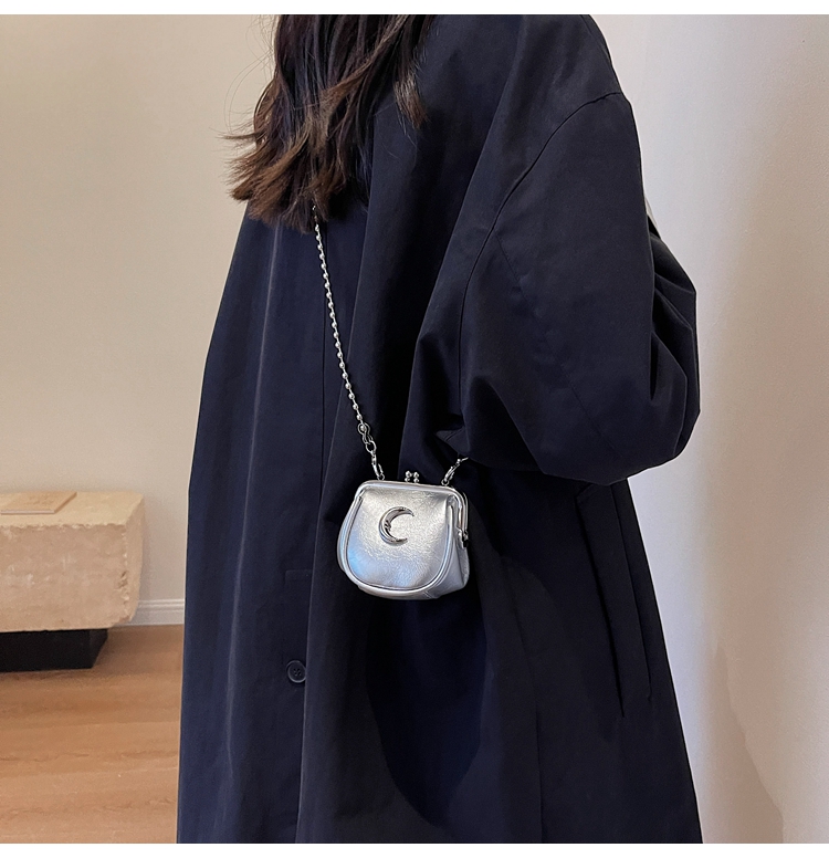 チェーン バッグ がま口月モチーフミニポシェット