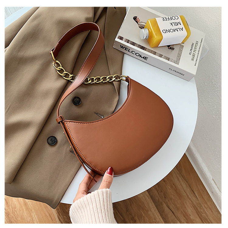 チェーン バッグ 三日月型ハーフムーンショルダーバッグ チェーン付きレザー調