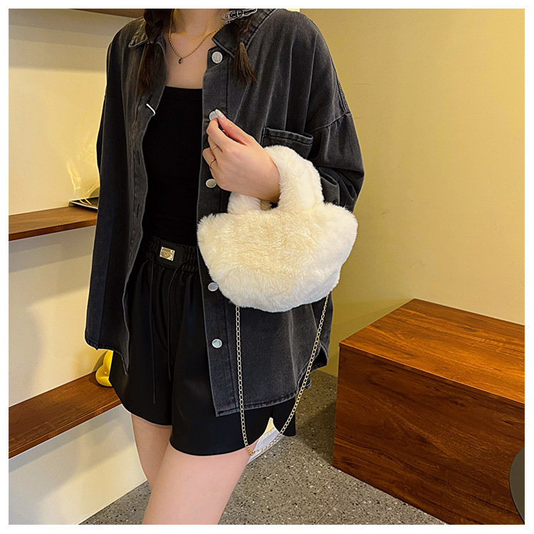 チェーン バッグ ふわふわフェイクファーミニバッグチェーン付き
