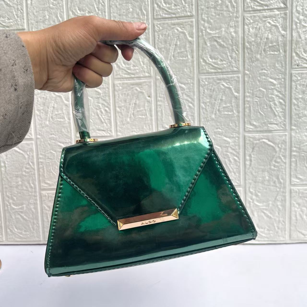 チェーン バッグ クロコ調ショルダーバッグ