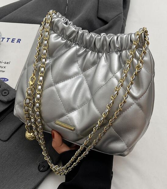 キルティング チェーン バッグ レディース 斜め掛け 肩掛け