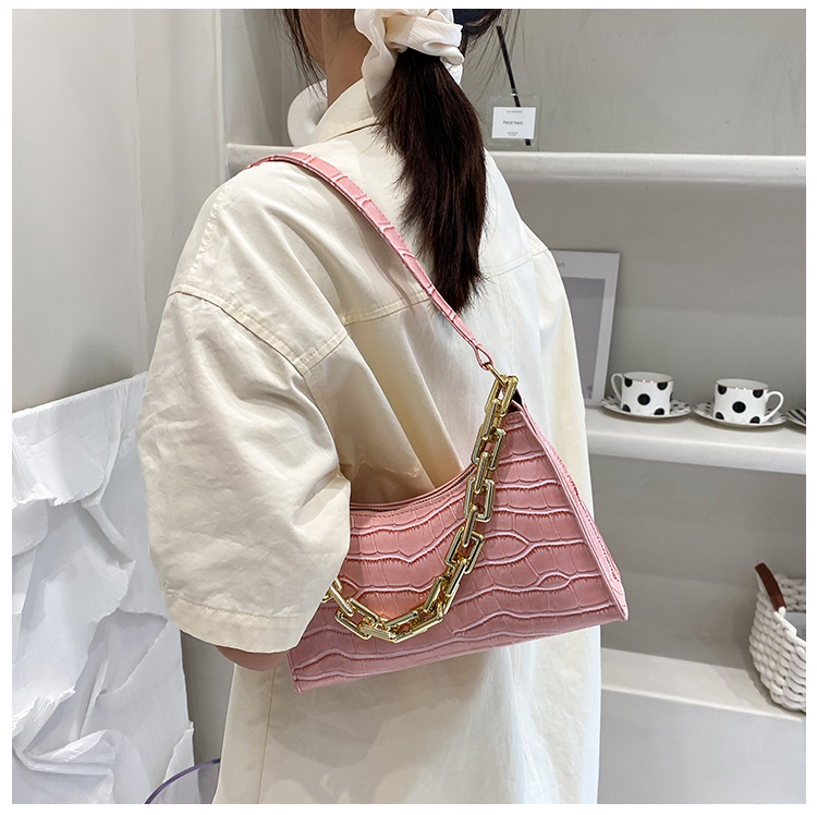 チェーン バッグ 型押し金具付き三角ミニトート