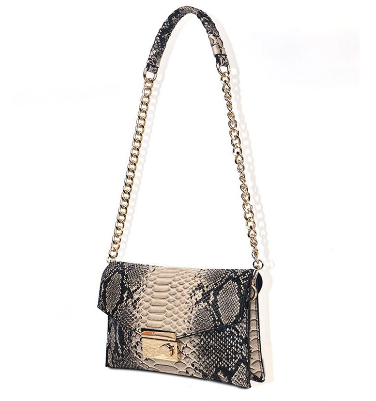 チェーン バッグ 蛇革風チェーン付きショルダーバッグ