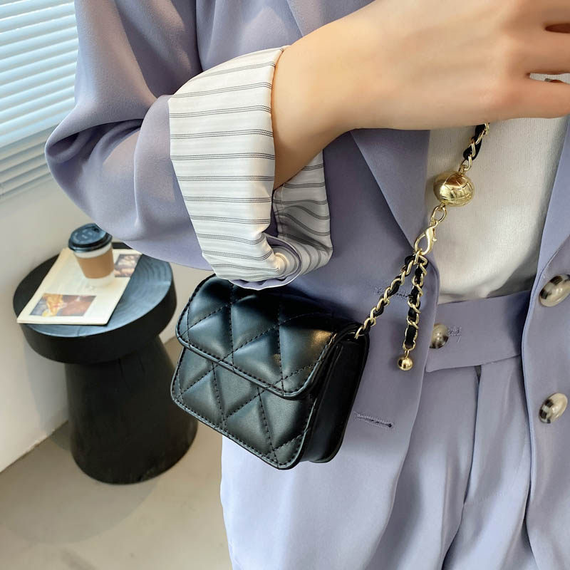チェーン バッグ キルティングステッチ金具付きチェーンショルダーバッグ