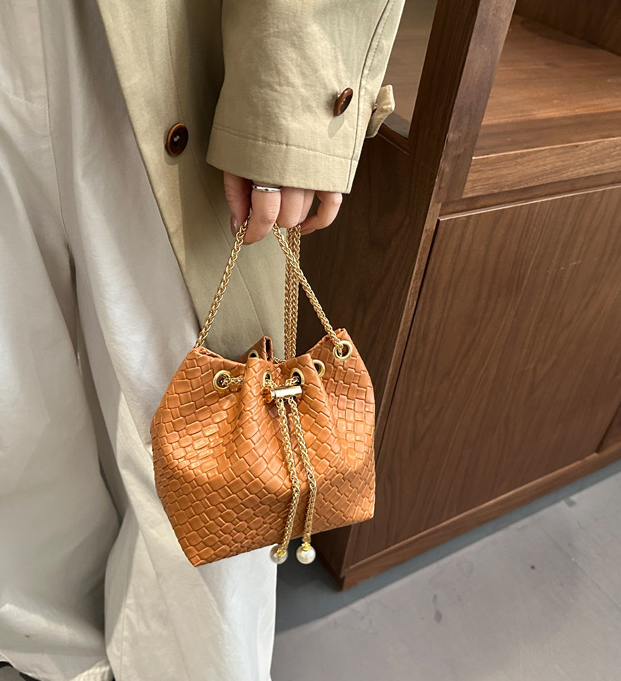 チェーン バッグ 新作女性用小さめ巾着型チェーン付き斜め掛け鞄