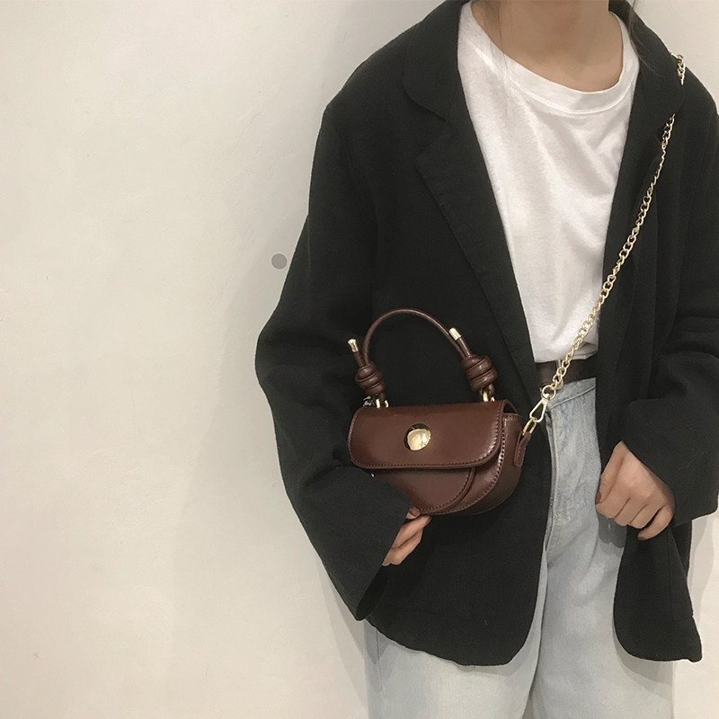 チェーン バッグ 結び目ハンドル付き半月型チェーンショルダーバッグ