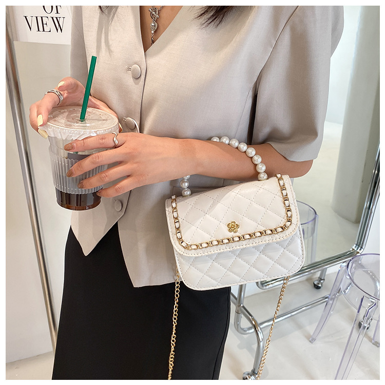 チェーン バッグ キルト柄ショルダーバッグ パール取手 軽量 通勤通学