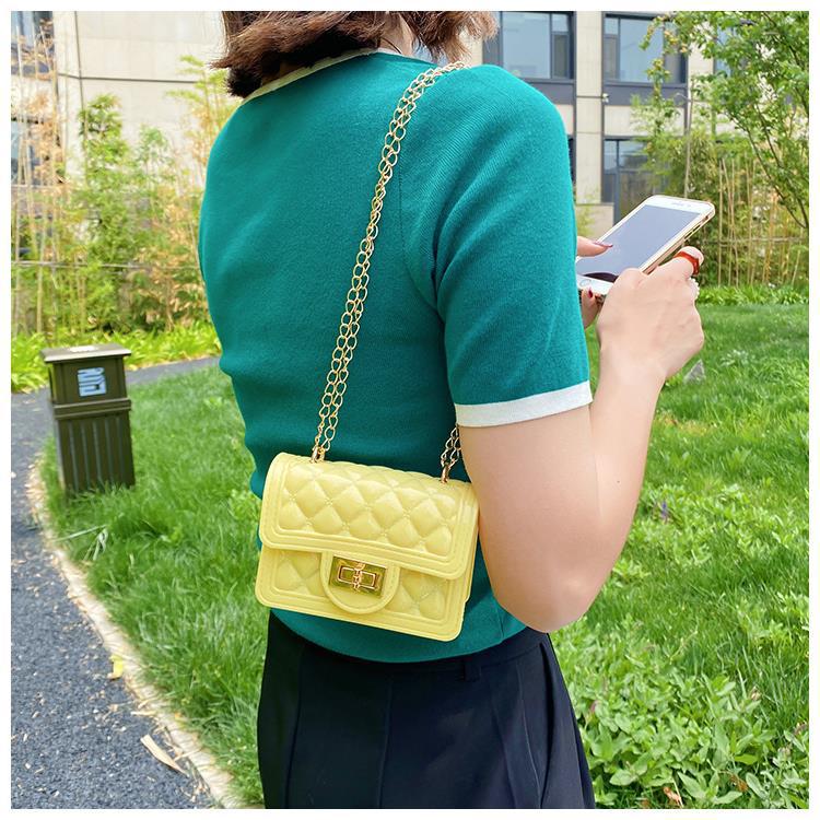チェーン バッグ 艶やかキルティング ミニ チェーン ショルダー バッグ