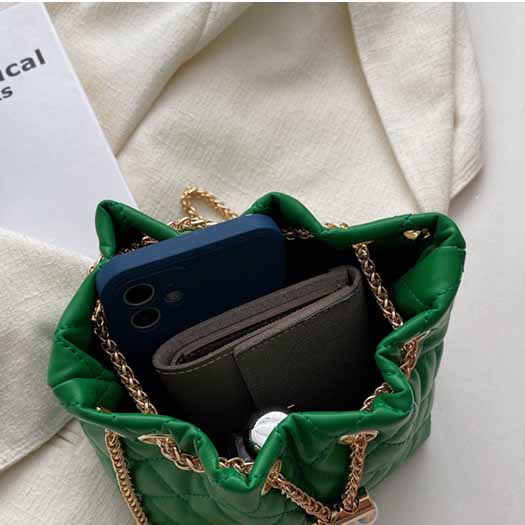 チェーン バッグ キルティングミニショルダーバッグチェーン付きパール巾着型