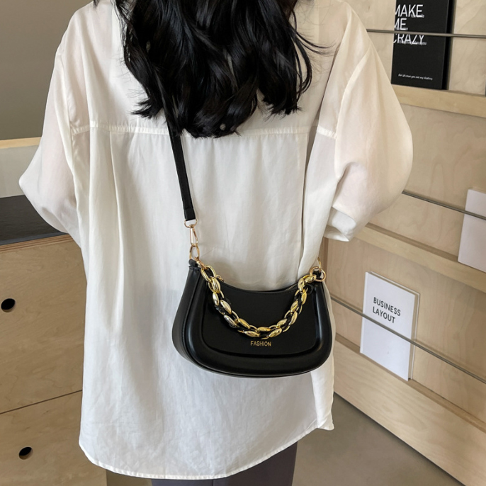 チェーン バッグ 二通り楽しめる金属チェーンショルダーバッグ